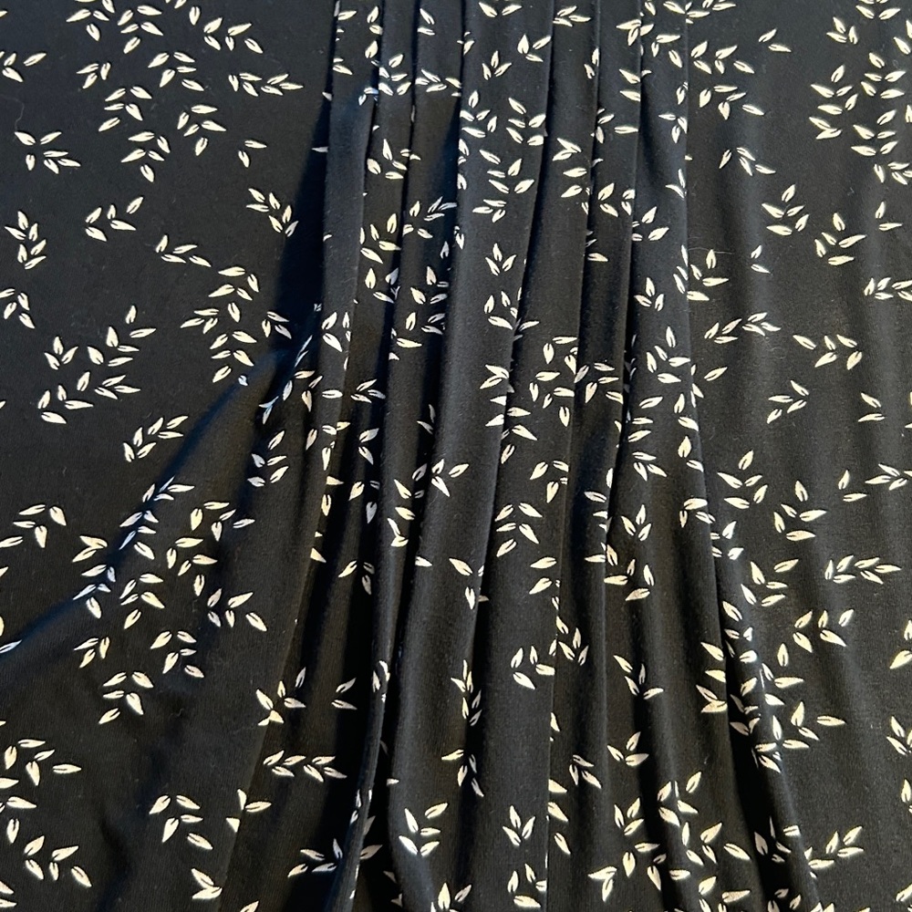 J Jill Wearever Collection Black w/Delicate White Leaf Print Tunic Top. Sz S - Picture 7 of 12